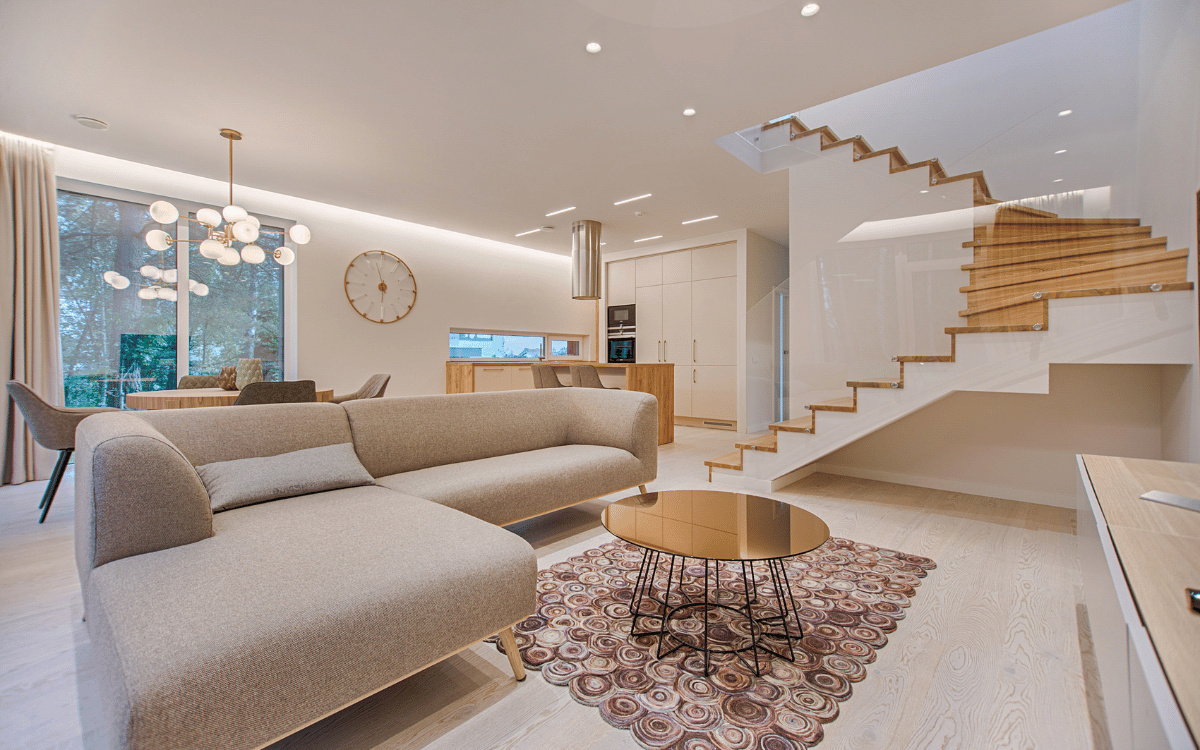 Salón luminoso captado con fotografía inmobiliaria en Madrid